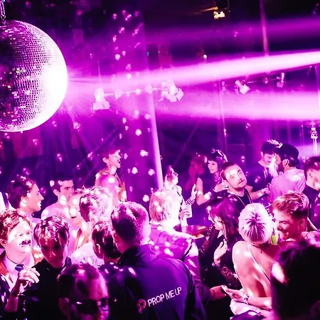 Generator بيت شباب دبلن