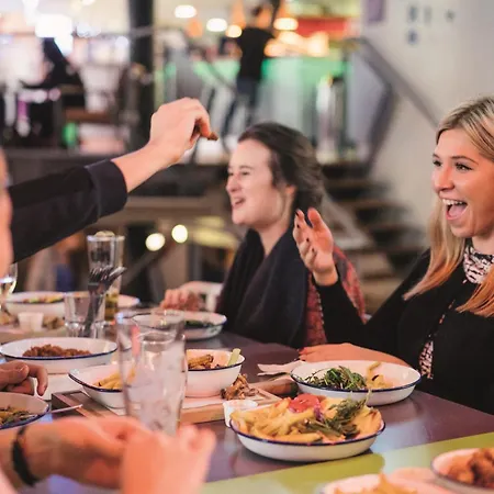 بيت شباب Generator