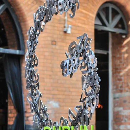 Generator بيت شباب دبلن